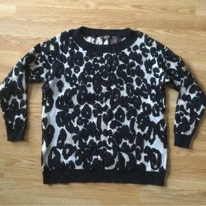Anthropologie brand heather B sweater sweatshirt 3/4 sleeve. Animal print Size L